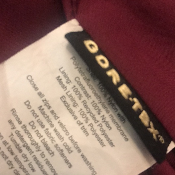 Mountain Equipment Co-op Fuchsia colour shell size medium - Picture 8 of 8